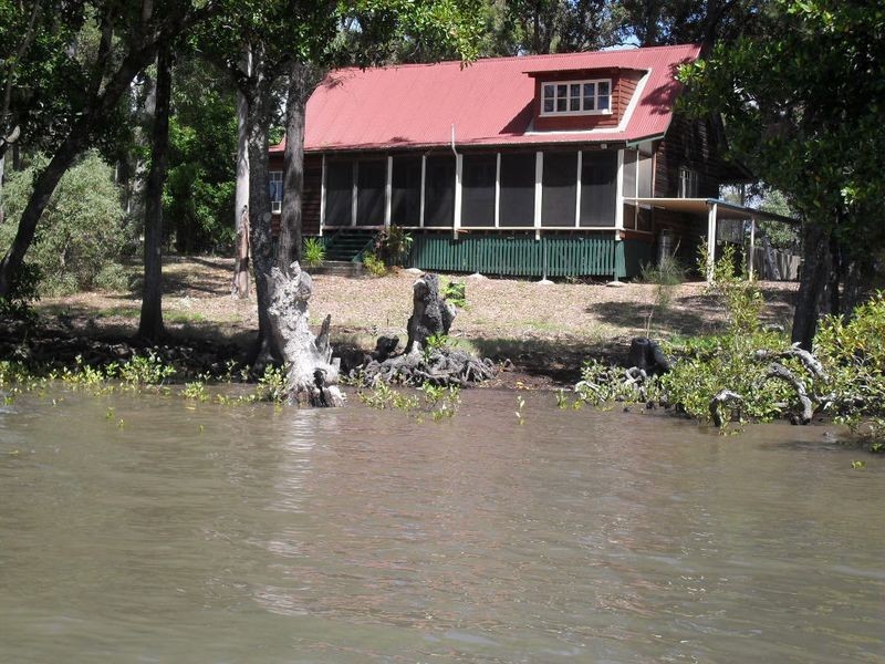 31 Calm Waters Cres, Macleay Island QLD 4184