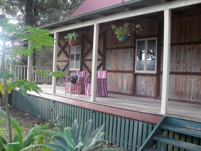 31 Calm Waters Cres, Macleay Island QLD 4184