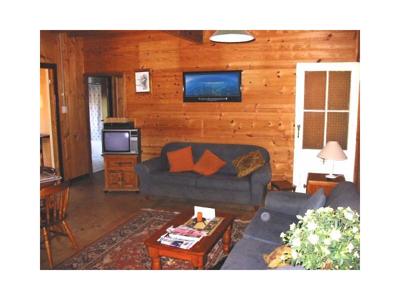 31 Calm Waters Cres, Macleay Island QLD 4184