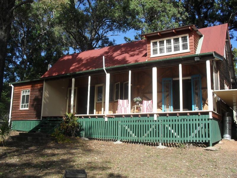 31 Calm Waters Cres, Macleay Island QLD 4184