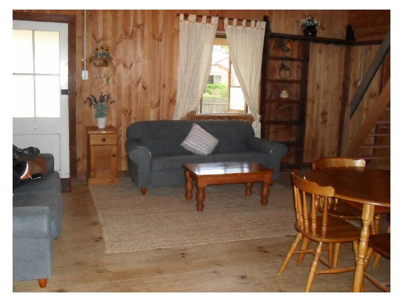 31 Calm Waters Cres, Macleay Island QLD 4184