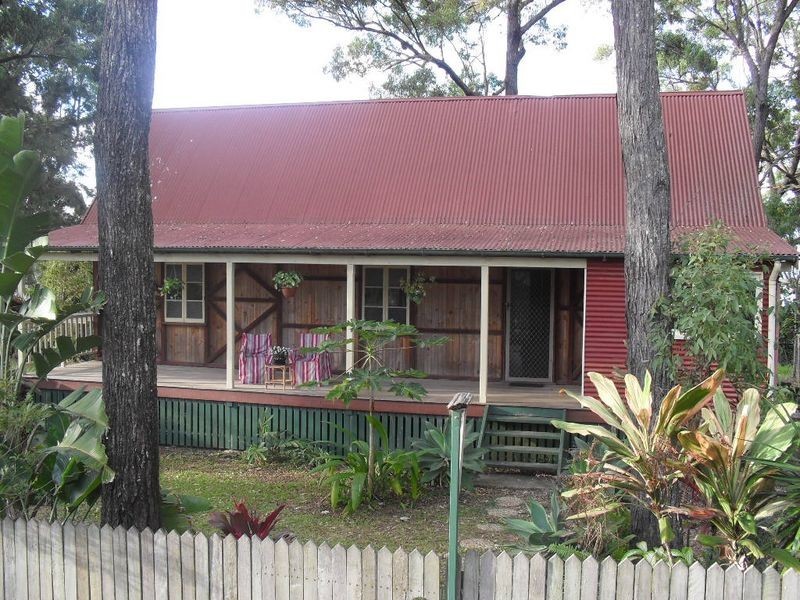 31 Calm Waters Cres, Macleay Island QLD 4184
