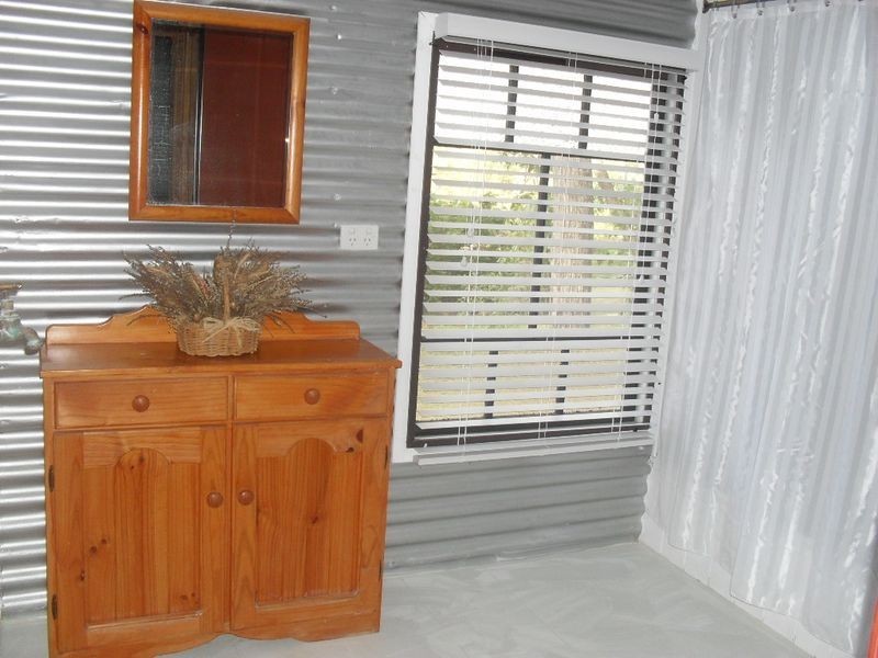 31 Calm Waters Cres, Macleay Island QLD 4184