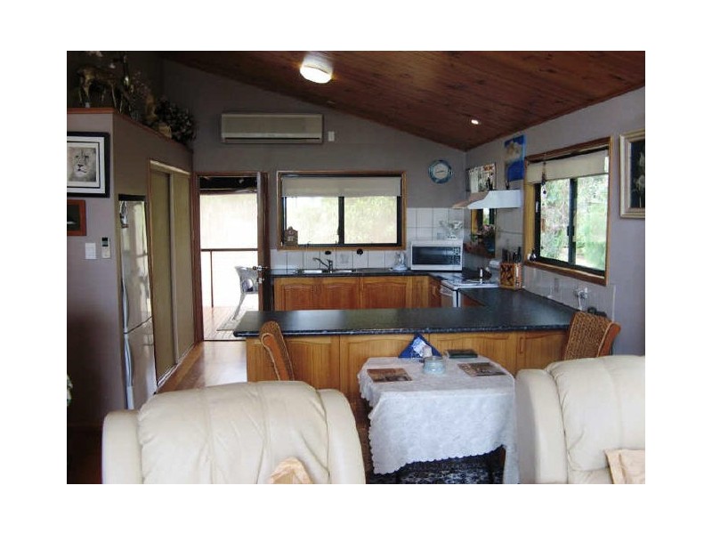 82 Treasure Island Avenue, Karragarra Island QLD 4184