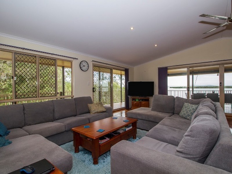 54 Western Road, Macleay Island QLD 4184