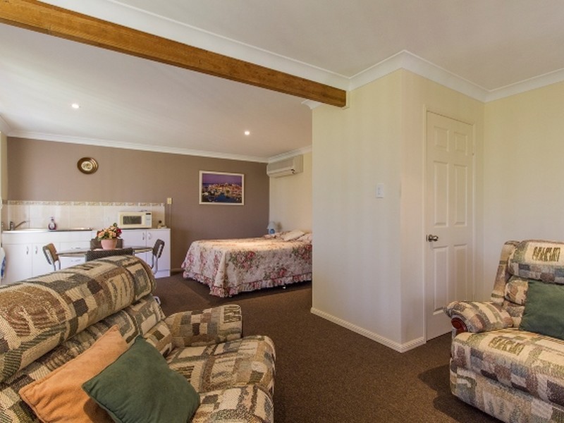 54 Western Road, Macleay Island QLD 4184