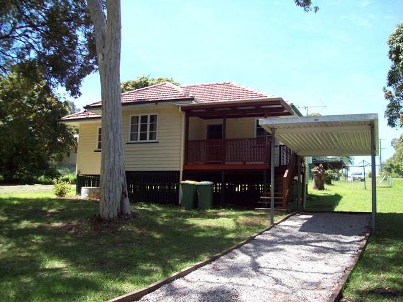10 Rhodes Street, Macleay Island QLD 4184