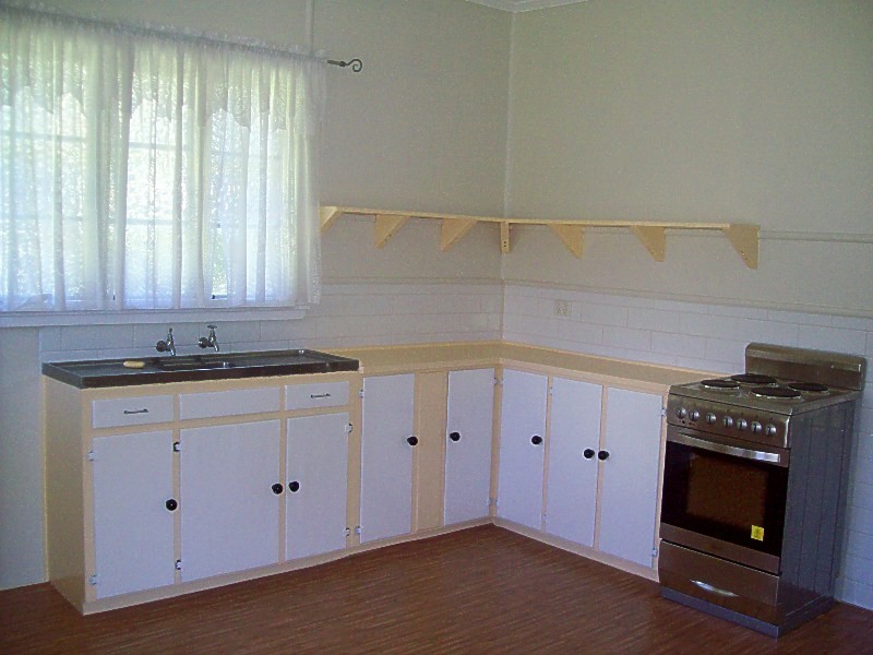 10 Rhodes Street, Macleay Island QLD 4184