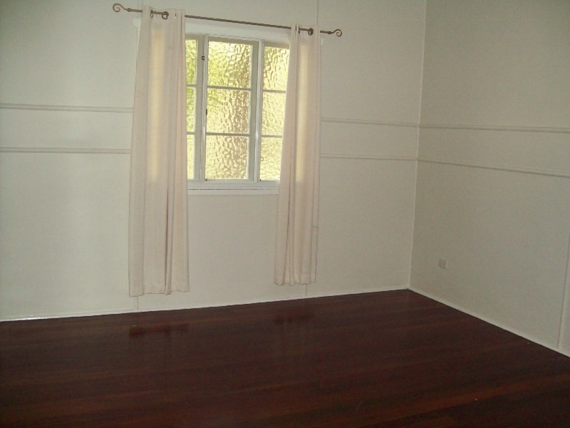 10 Rhodes Street, Macleay Island QLD 4184