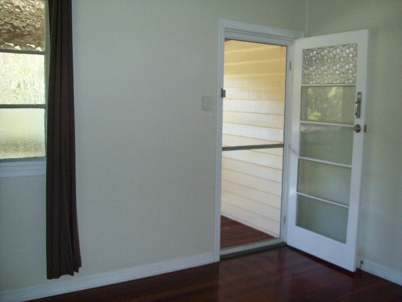 10 Rhodes Street, Macleay Island QLD 4184