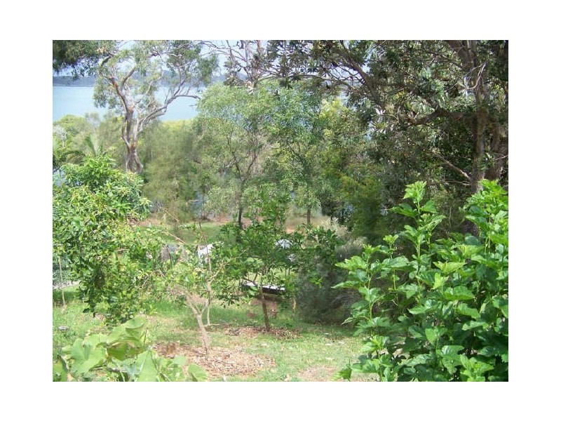 48 Resthaven dve, Lamb Island QLD 4184