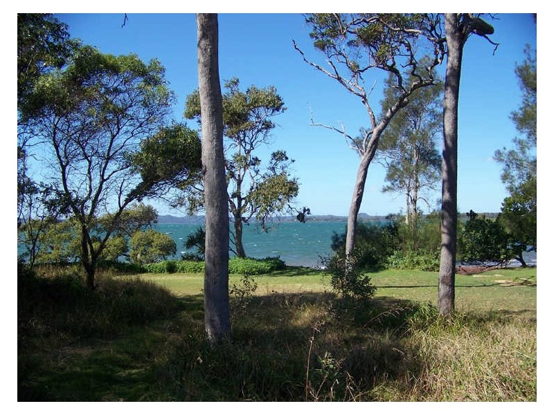 10 Coorong St, Macleay Island QLD 4184