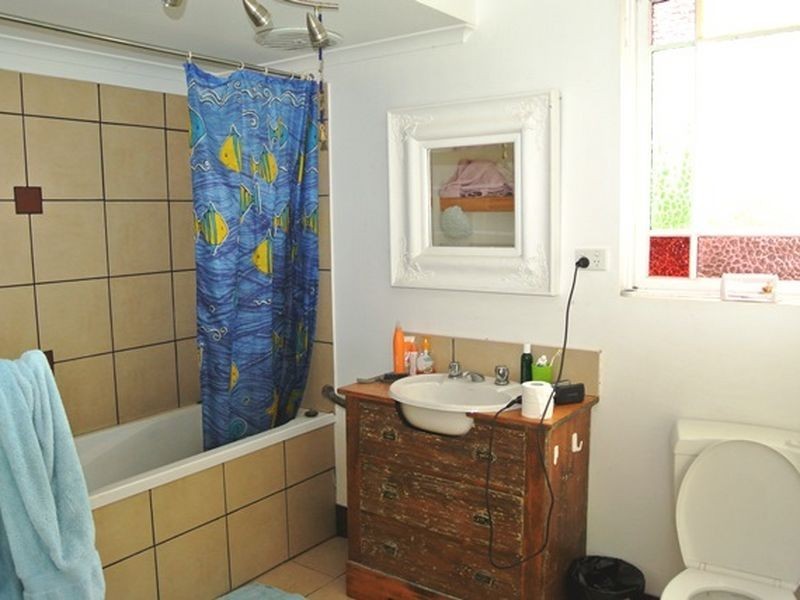 2 Waterside Drive, Macleay Island QLD 4184