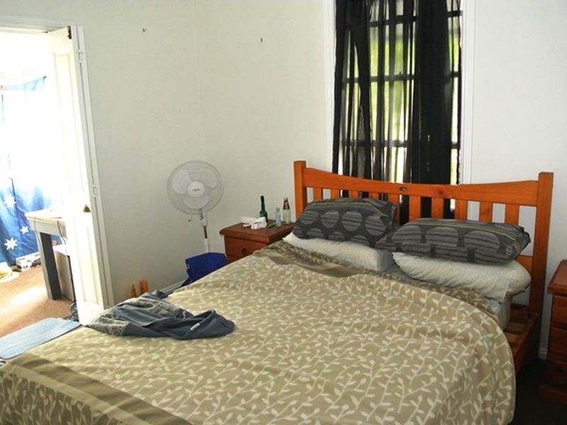 2 Waterside Drive, Macleay Island QLD 4184