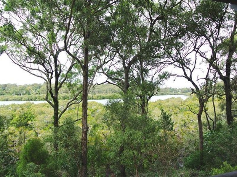 2 Waterside Drive, Macleay Island QLD 4184