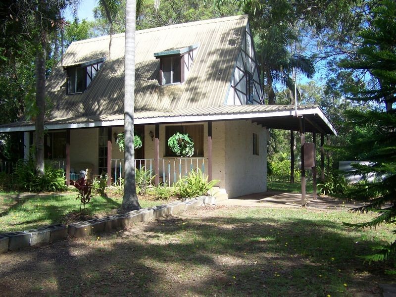 102 Lucas, Lamb Island QLD 4184