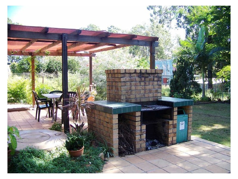 25 Wharf St, Macleay Island QLD 4184