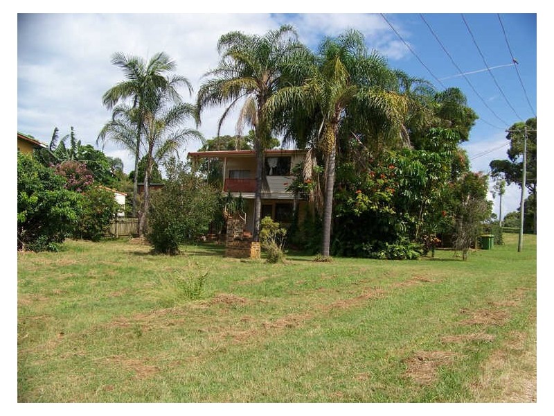 4 Shelly Crescent, Lamb Island QLD 4184