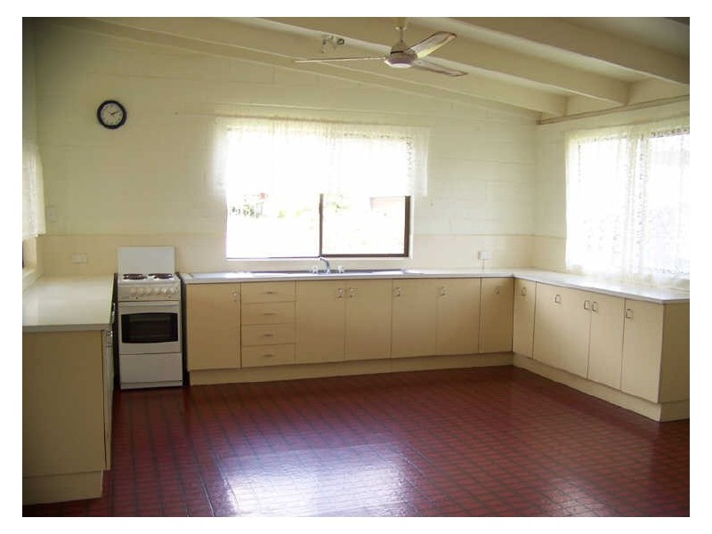 4 Shelly Crescent, Lamb Island QLD 4184