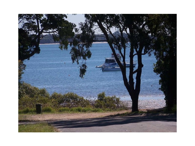 23 Dalpura Road, Macleay Island QLD 4184