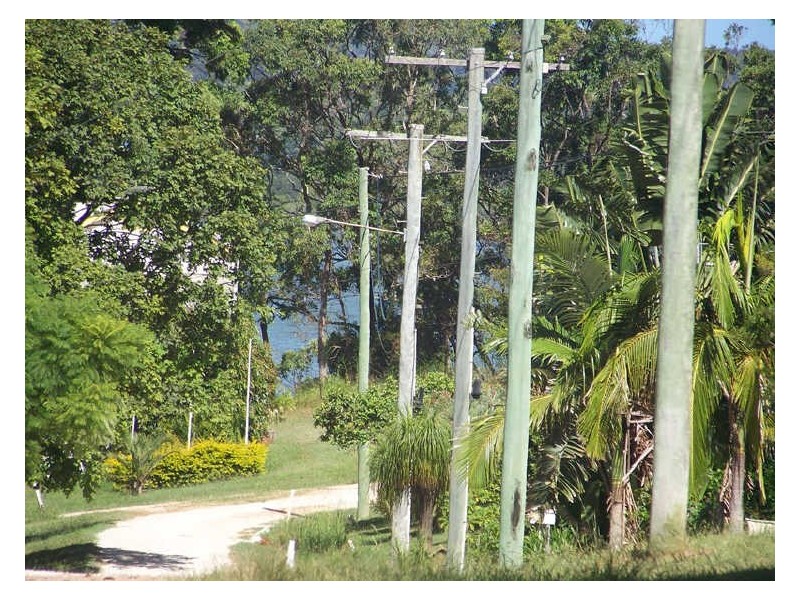 10 Pine Avenue, Lamb Island QLD 4184