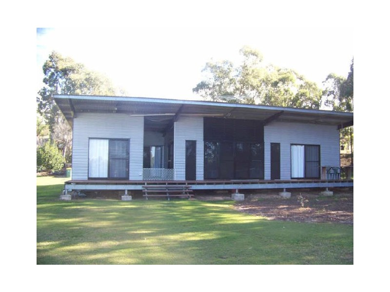51 Beelong St, Macleay Island QLD 4184
