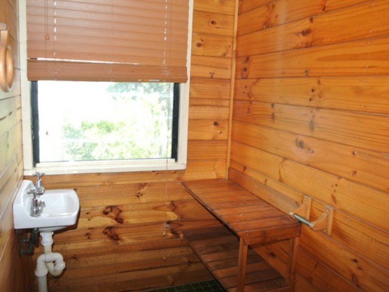 35 Jan Street, Macleay Island QLD 4184