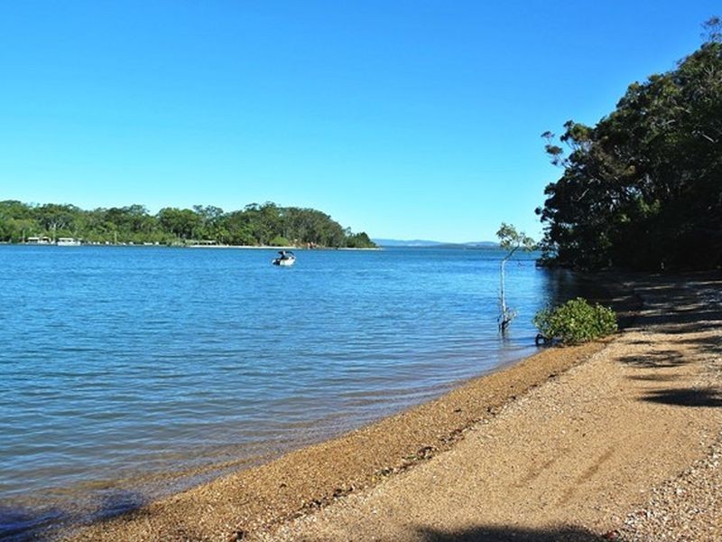 12 Russell Terrace, Macleay Island QLD 4184