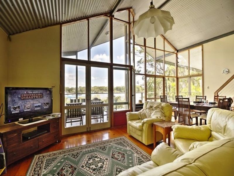 12 Russell Terrace, Macleay Island QLD 4184
