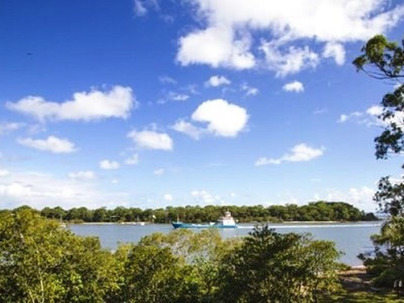 12 Russell Terrace, Macleay Island QLD 4184