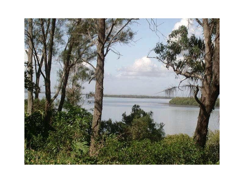 90-92 Western Rd, Macleay Island QLD 4184