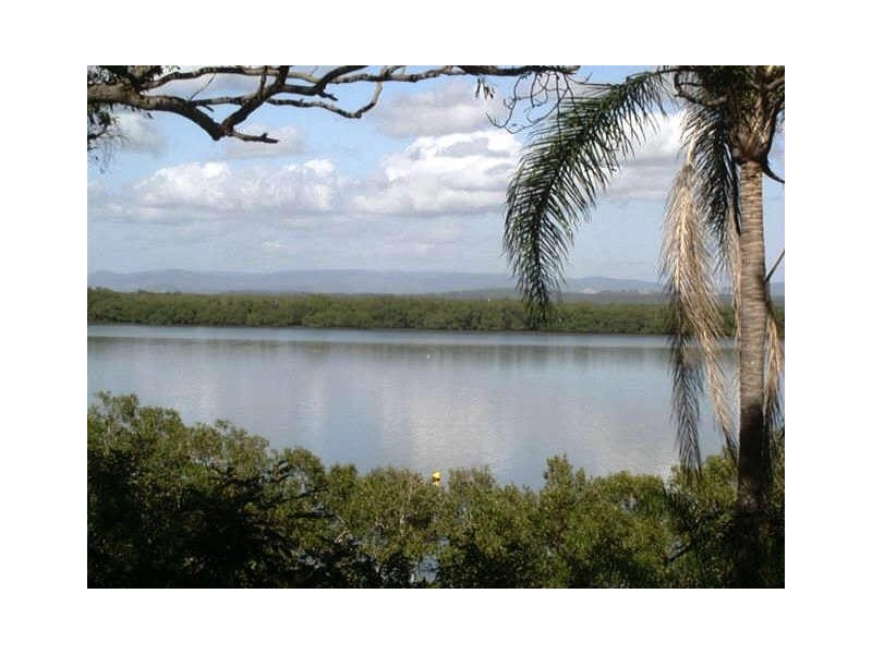 90-92 Western Rd, Macleay Island QLD 4184