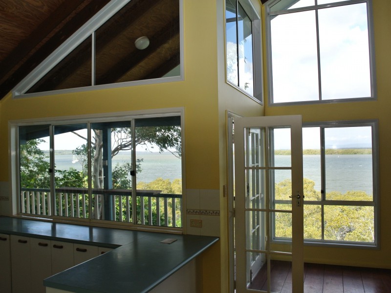 14 Emily Crescent, Macleay Island QLD 4184