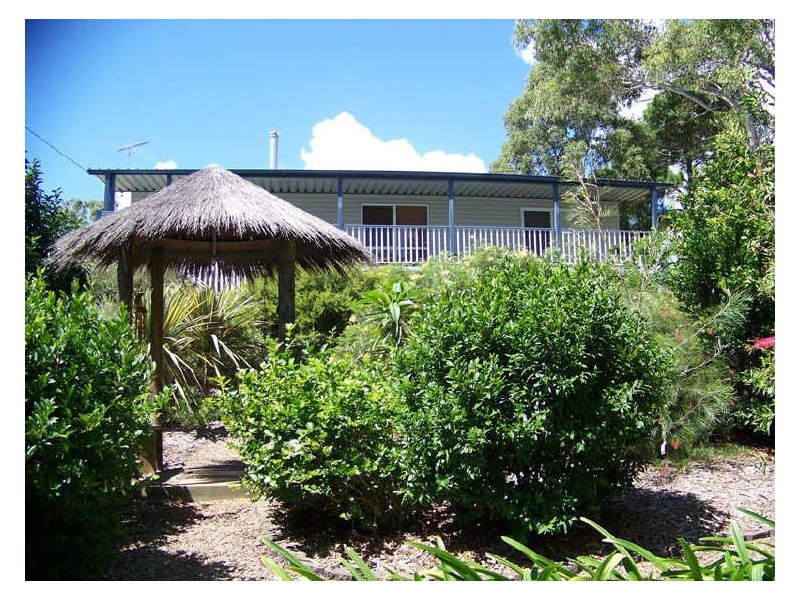 1 Link st, Lamb Island QLD 4184