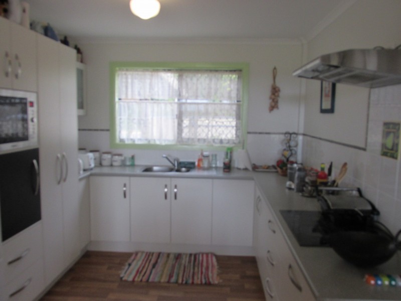 1 Waterside Drive, Macleay Island QLD 4184