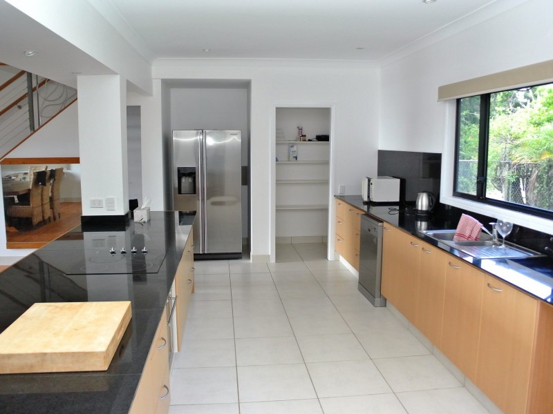 2-4 Lovell Pde, Lamb Island QLD 4184