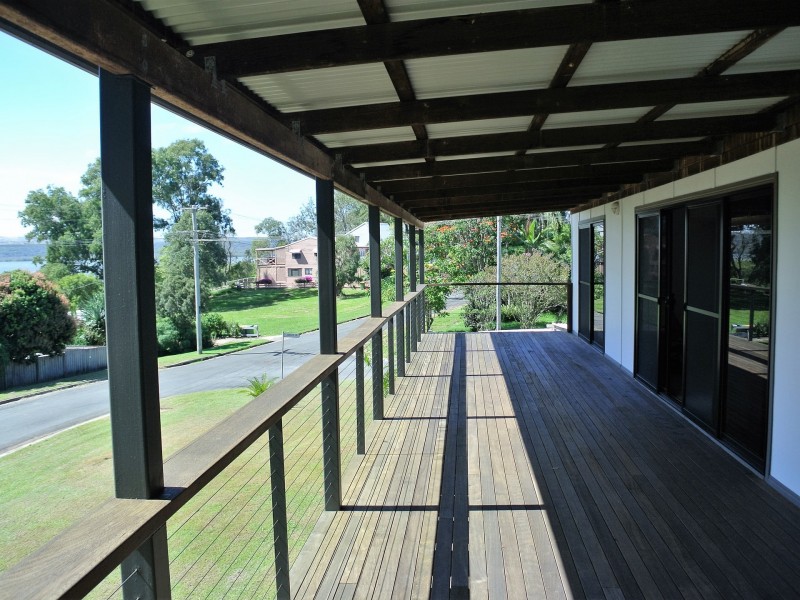 2-4 Lovell Pde, Lamb Island QLD 4184