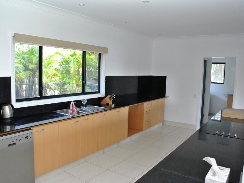 2-4 Lovell Pde, Lamb Island QLD 4184