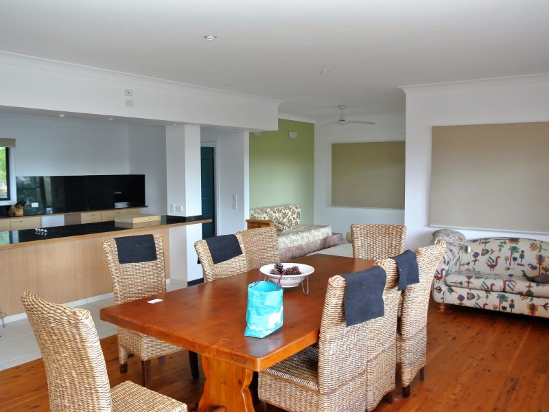 2-4 Lovell Pde, Lamb Island QLD 4184