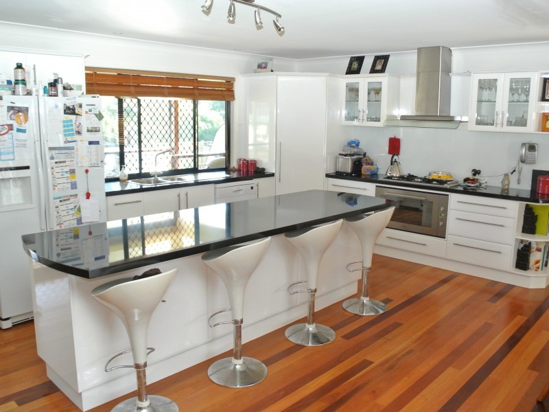 30 Lonicera Street, Macleay Island QLD 4184