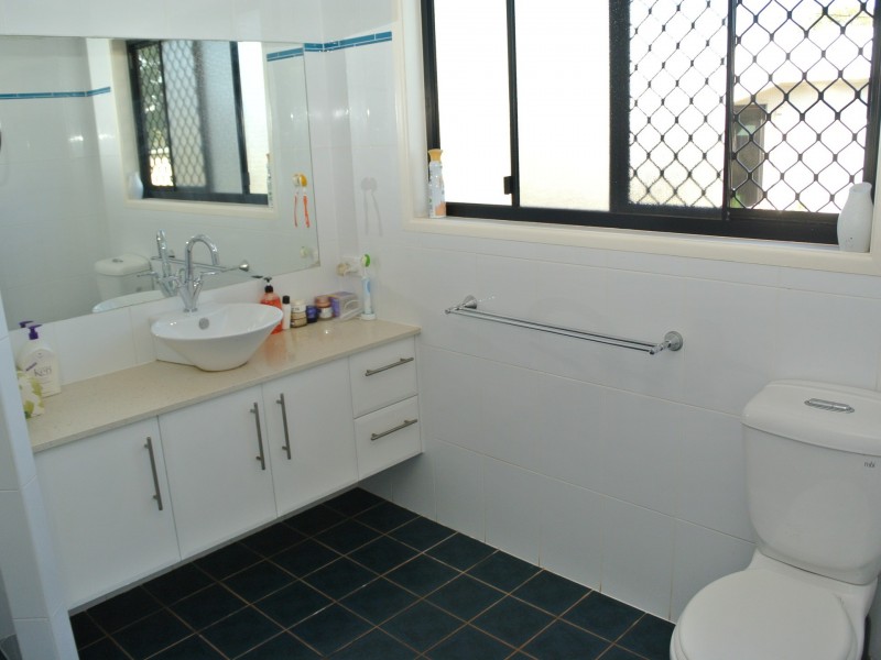 30 Lonicera Street, Macleay Island QLD 4184