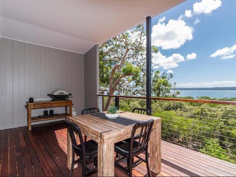 1 Island Outlook, Macleay Island QLD 4184