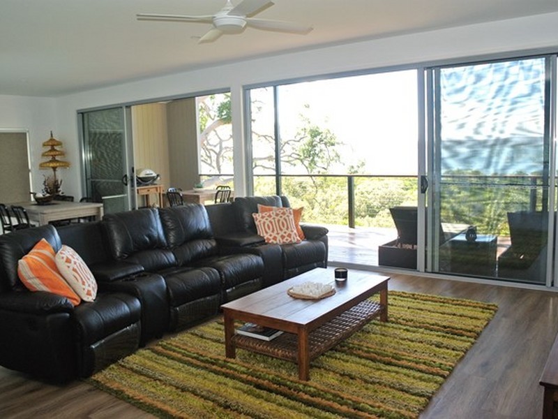 1 Island Outlook, Macleay Island QLD 4184