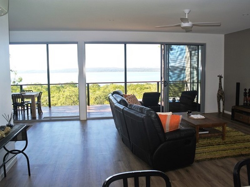 1 Island Outlook, Macleay Island QLD 4184