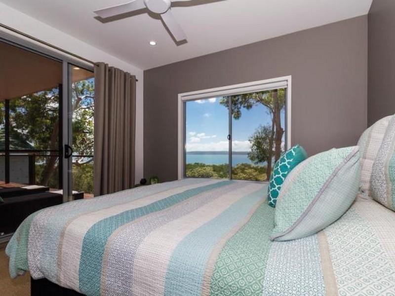 1 Island Outlook, Macleay Island QLD 4184