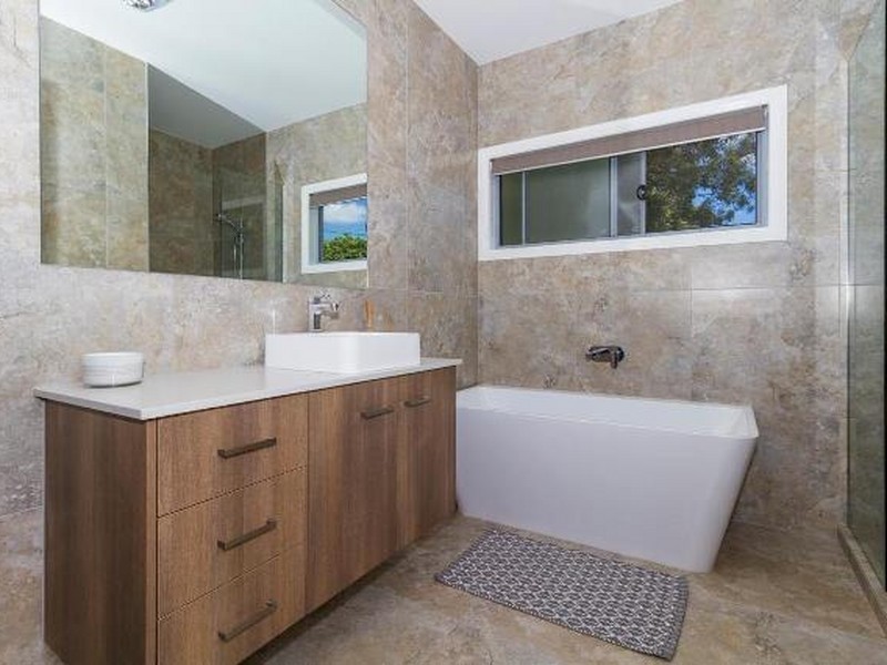 1 Island Outlook, Macleay Island QLD 4184