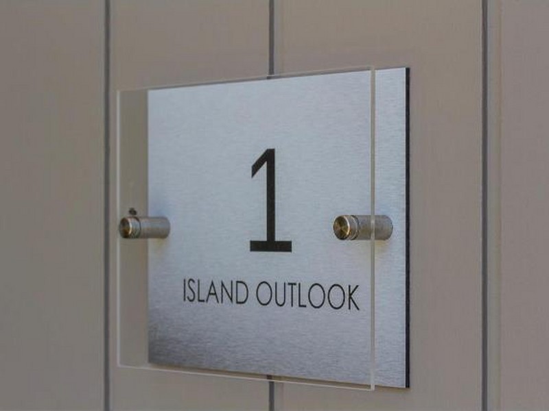 1 Island Outlook, Macleay Island QLD 4184