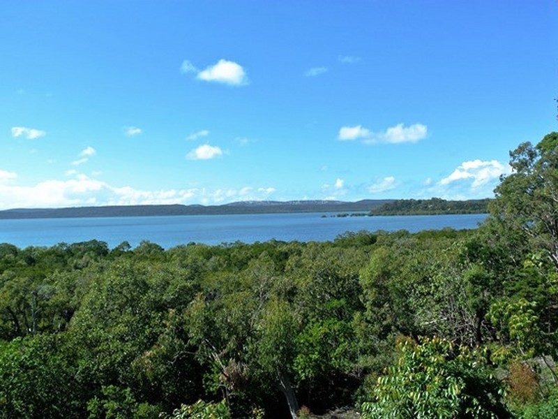 1 Island Outlook, Macleay Island QLD 4184