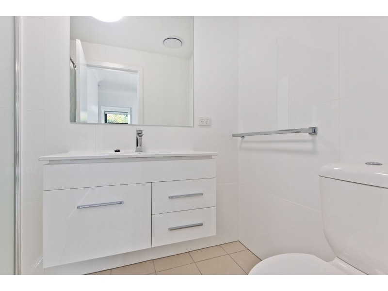 Unit 2/152 Broadwater Terrace, Redland Bay QLD 4165