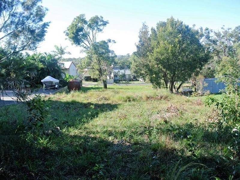 6 Ashton Street, Macleay Island QLD 4184